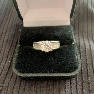 Sterling silver 925 ring with CZ stones size 9